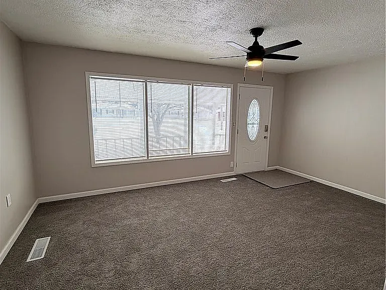 140 Crystal Ct — Photo 7