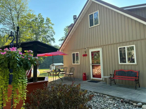 108 Deerwood Ct, Roscommon, MI 48653