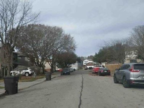 Exterior Neighborhood (street photo)