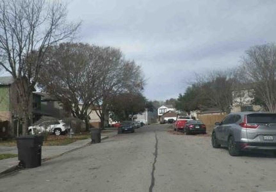 Exterior Neighborhood (street photo)