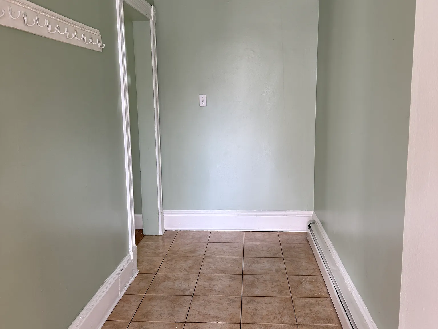 4 bed, 1.0 bath, $3,500 — Photo 4