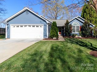 2318 Whispering Spring Dr, Matthews, NC 28105