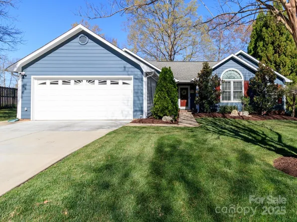 2318 Whispering Spring Dr, Matthews, NC 28105