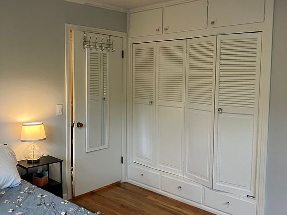 3rd image of 2142 Hodgson St #1