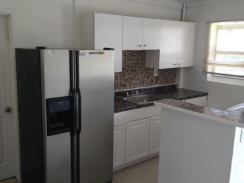 1st image of 713 NW 4th Ave APT 2
