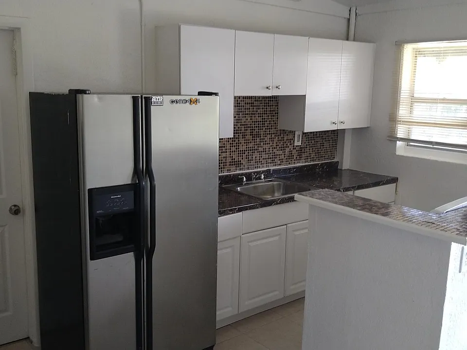 713 NW 4th Ave #2