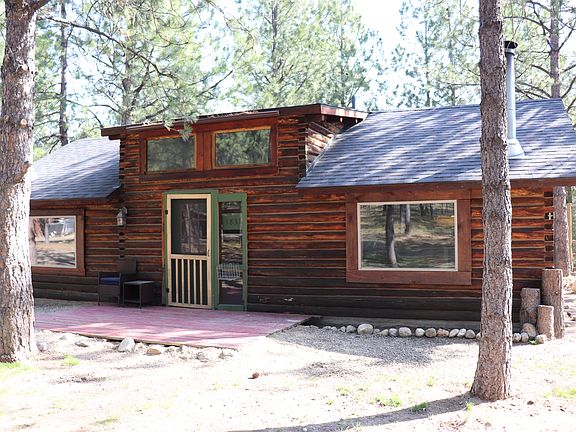 Peaceful Ponderosa pines surround you. Calm deer may visit for handouts wildlife abound. Western Rocky mountain side of the valley is the preferable place to live, ask anyone.