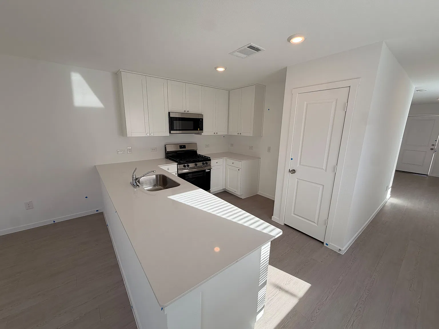 3 bed, 1380 sqft, $1,750 — Photo 3