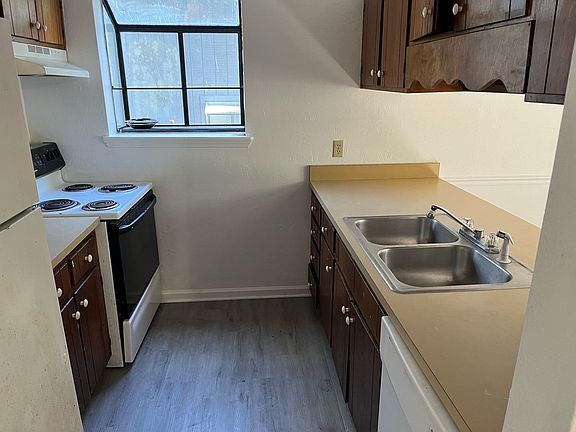 4th image of 1830 Sylvan Ct #D