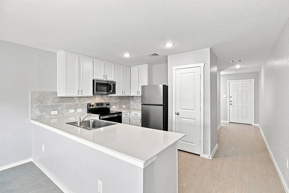 3 bed, 2.0 bath, 1402 sqft, $1,650 — Photo 3