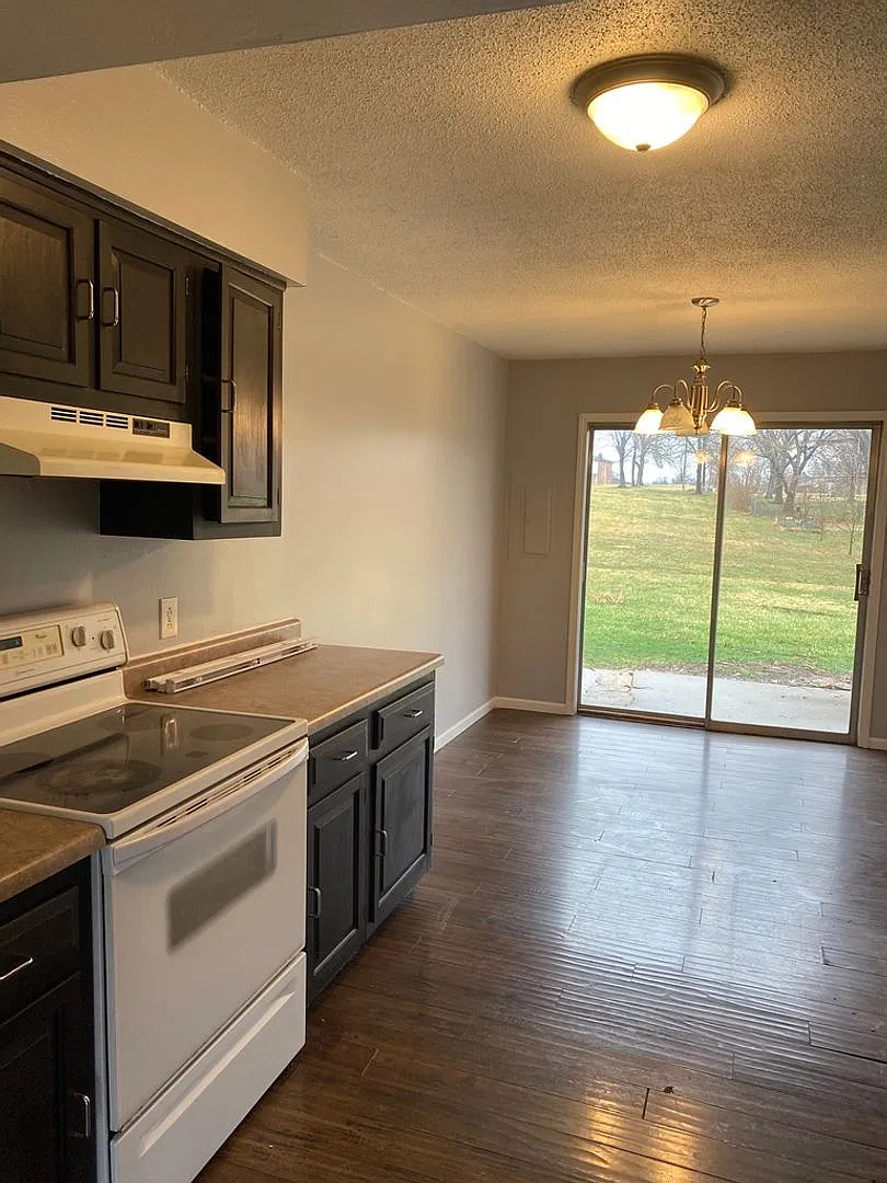 129 Maple Grove Way — Photo 3