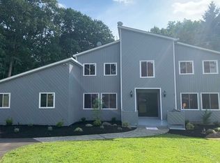 59 Newport Dr, Nanuet, NY 10954