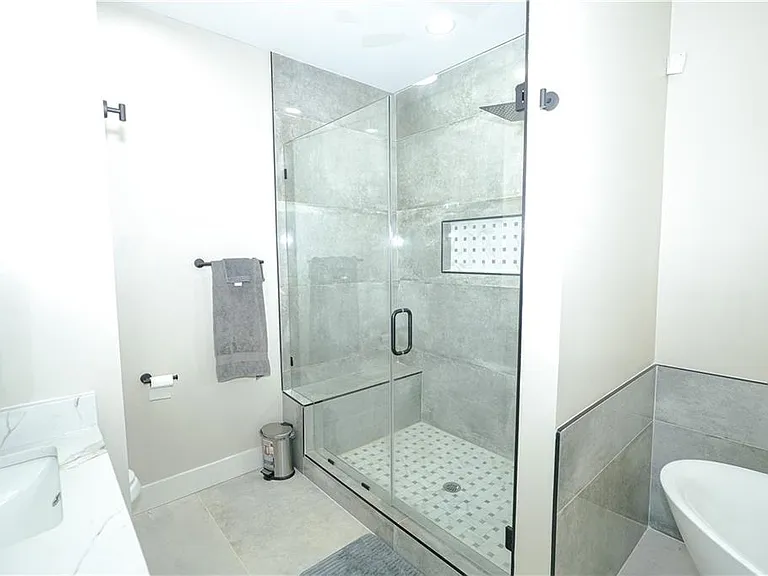 1452 Lockwood Dr SW — Photo 34