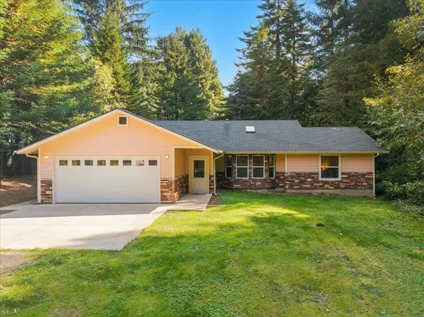 701 Park Pl, Crescent City, CA 95531