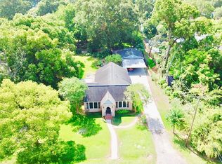 5200 32nd St, Groves, TX 77619