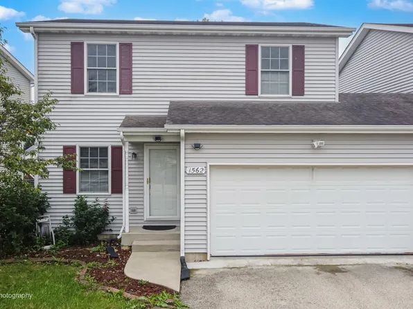1562 Moluf St, Dekalb, IL 60115