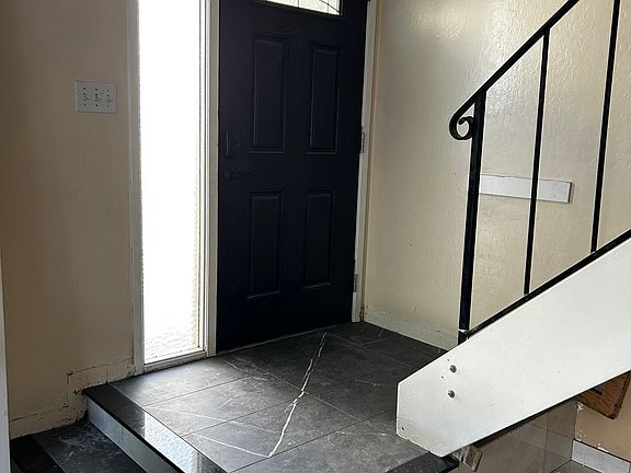5th image of 223 Sunnyhills Dr