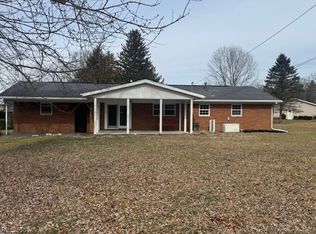 1050 Lake View Dr, Zanesville, OH 43701