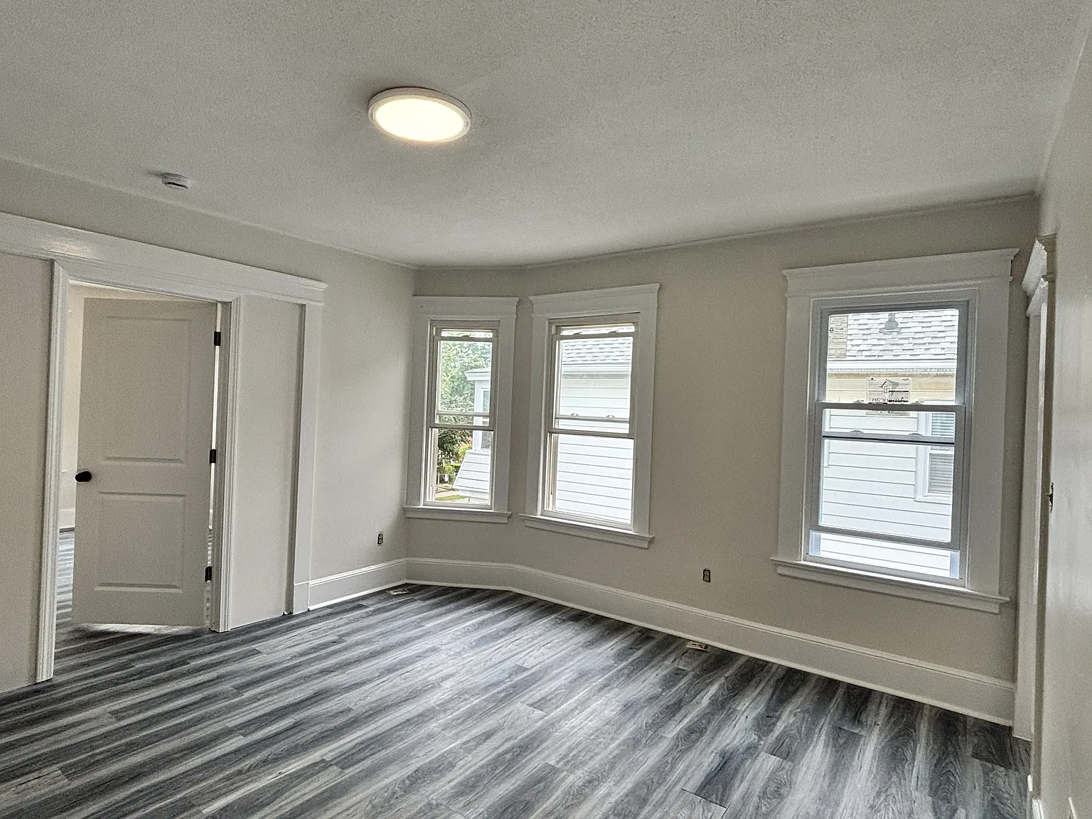 3 bed, 1100 sqft, $2,175 — Photo 3