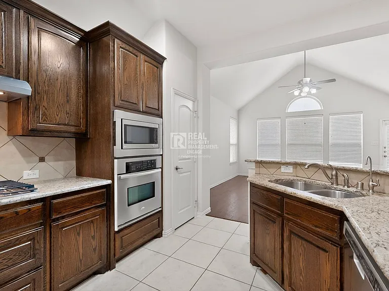 963 Cougar Dr — Photo 19