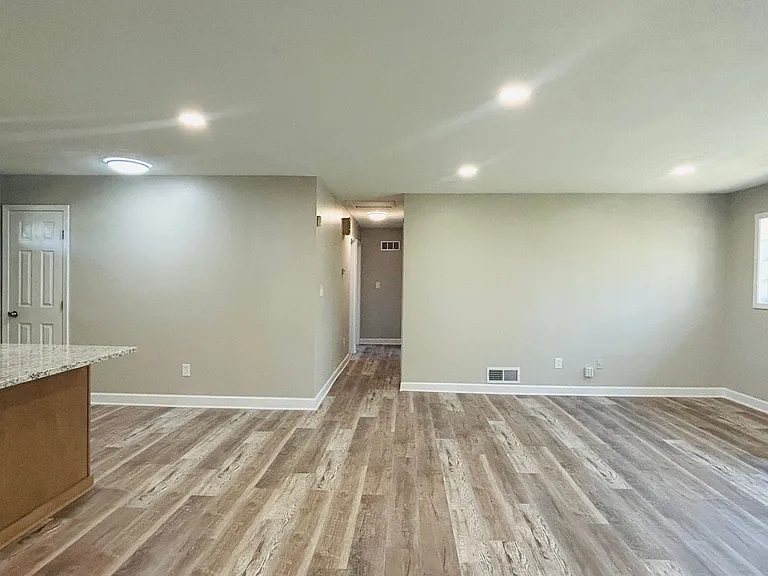 6165 Radford Dr — Photo 18