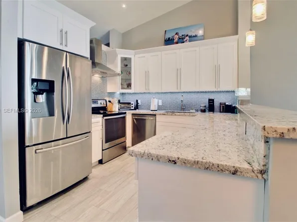 206 Liberty Ct, Deerfield Beach, FL 33442