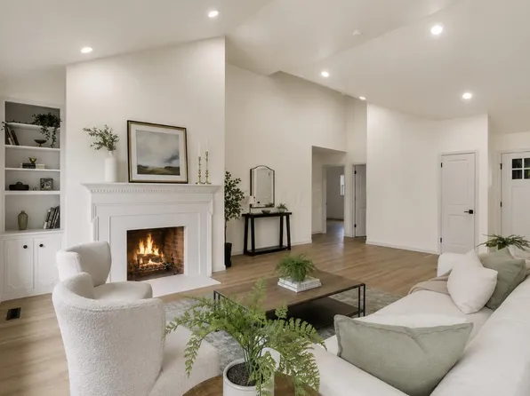 1285 Kingsgate Rd, Upper Arlington, OH 43221
