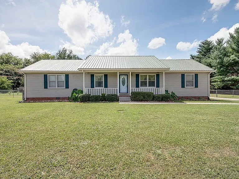 3918 Ashley Dr — Photo 1