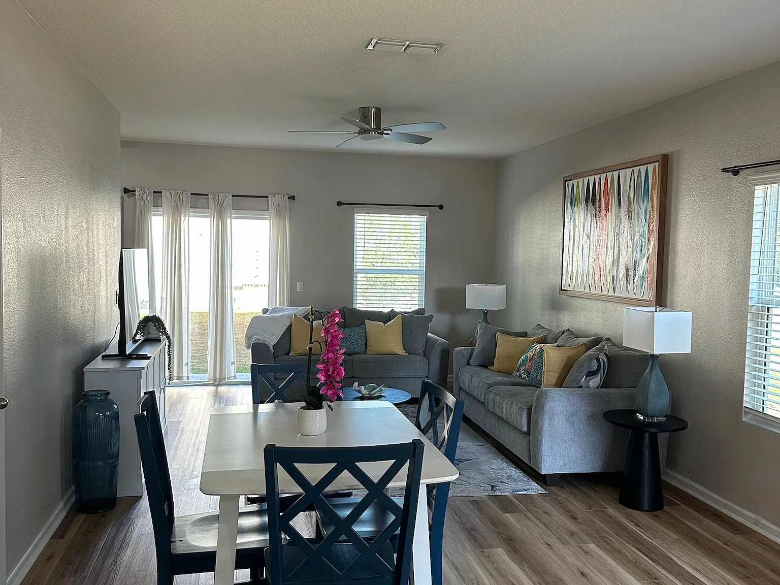 852 Capital Dr — Photo 3