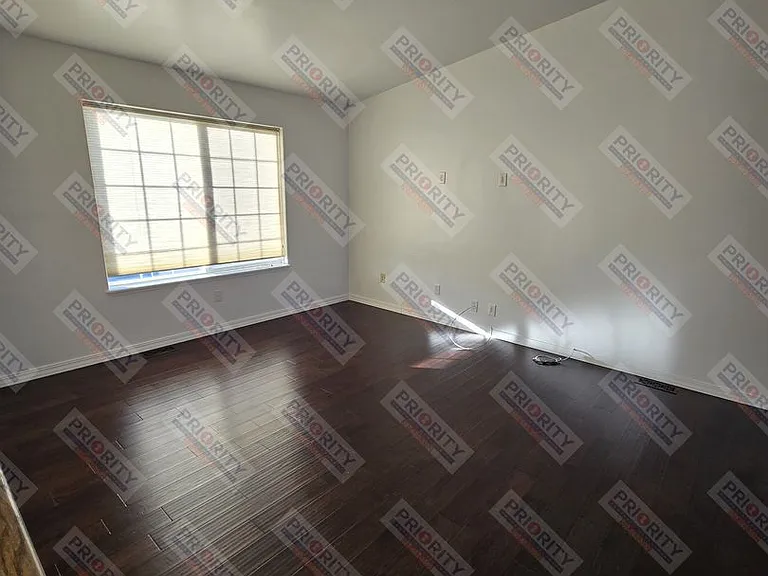 831 Sutherland Cove Ln — Photo 3