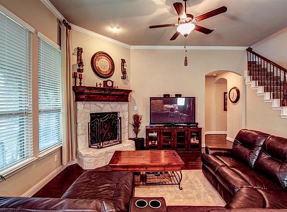 3rd image of 9772 Crown Meadow Dr