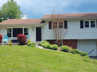 121 Flannagan Dr, Bristol, VA 24202