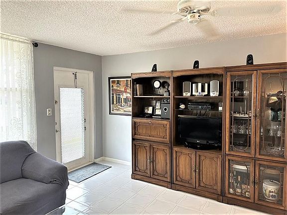 4th image of 9121 Sunrise Lakes Boulevard #108