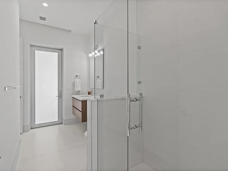 221 Shore Ct #221 — Photo 62