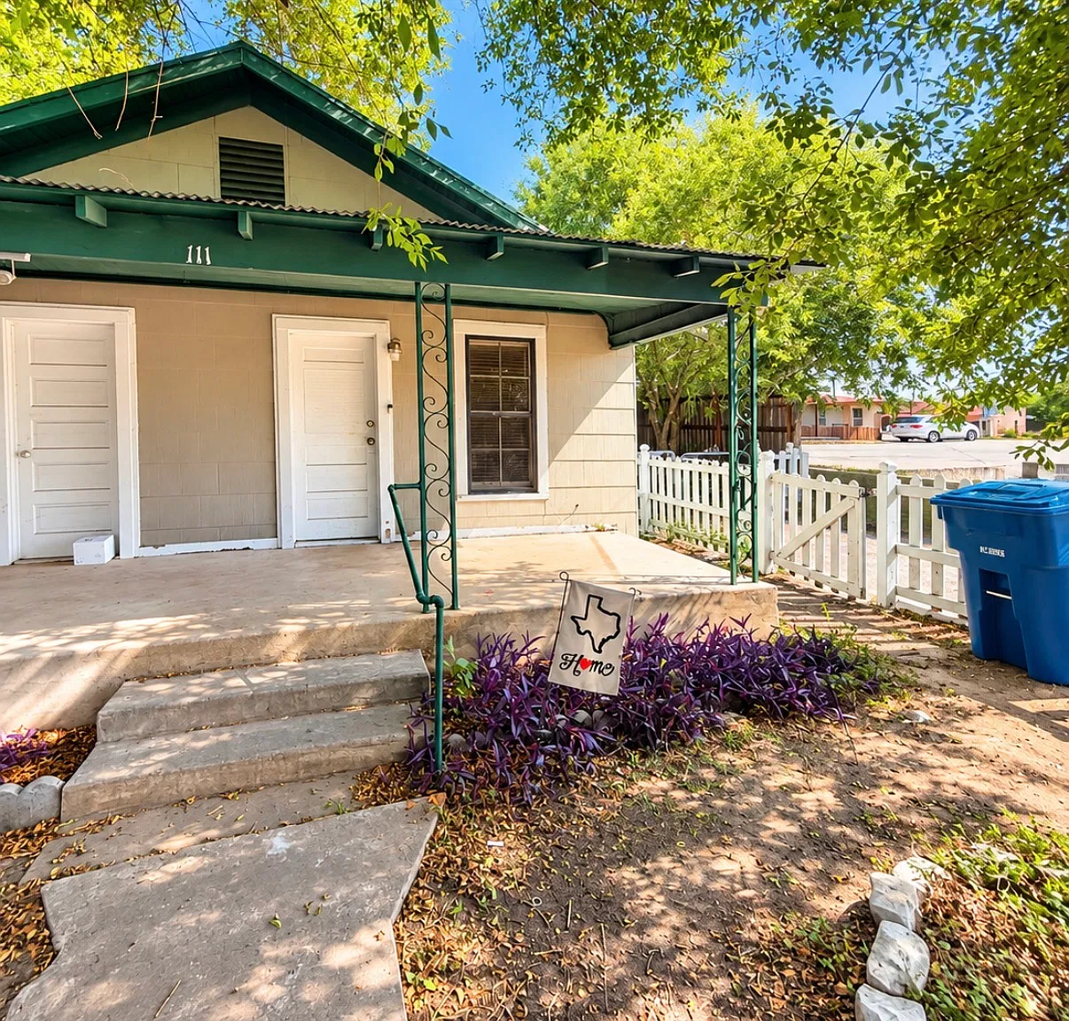 3 bed, 960 sqft, $1,050 — Photo 1