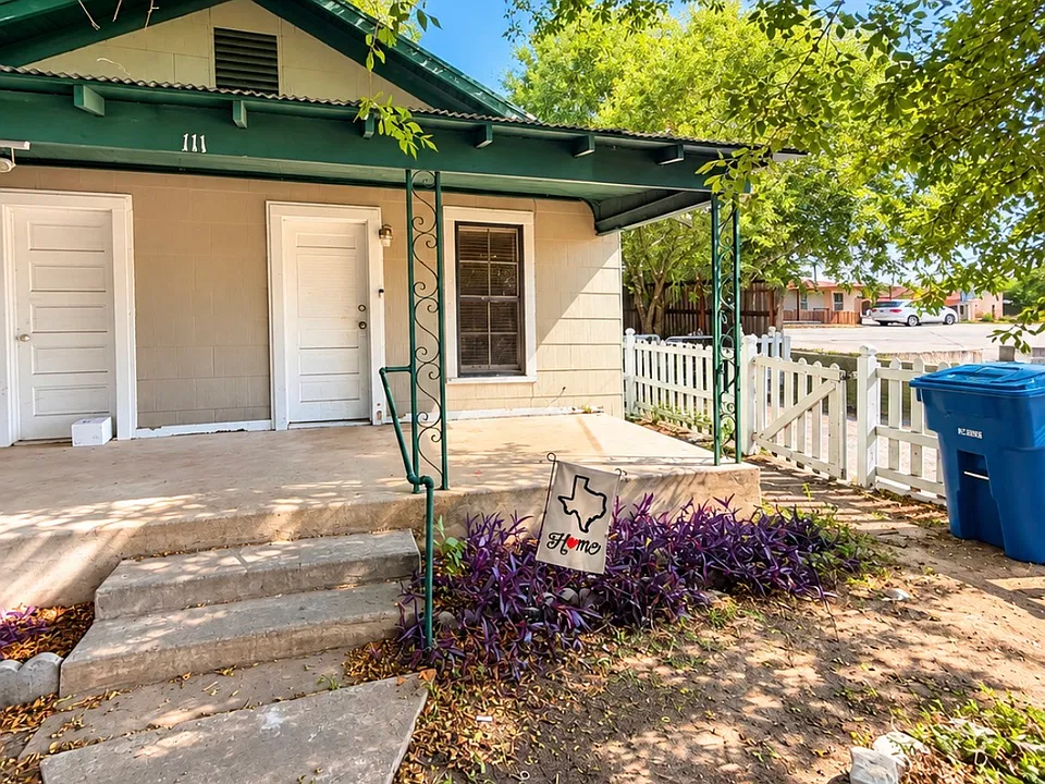 111 White Oak St