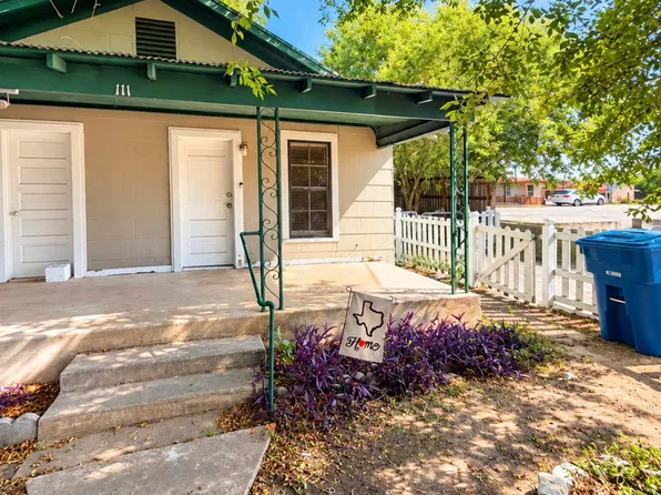 111 White Oak St, Lockhart, TX 78644