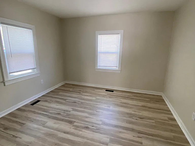 317 W Smith St — Photo 8