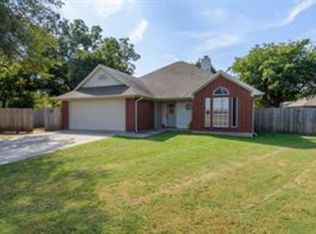 408 Roberts Ct, Pilot Point, TX 76258