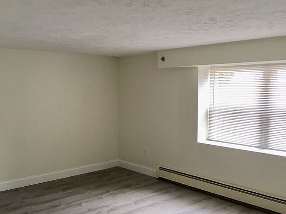 5th image of 39 S Main St #5ed69914d
