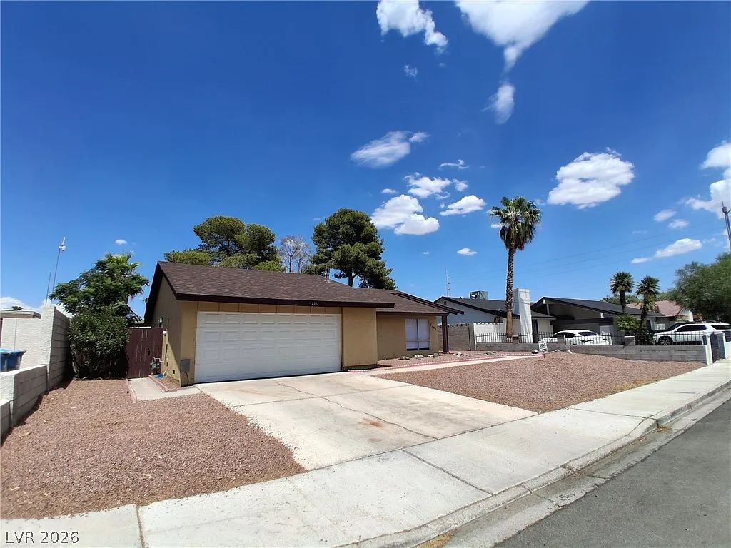 3 bed, 2.0 bath, 1487 sqft, $1,951 — Photo 1