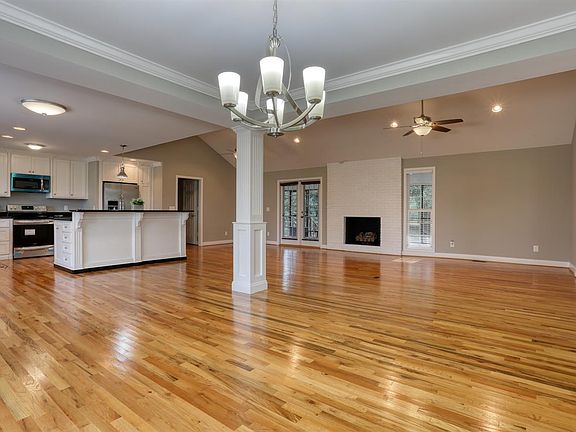 5th image of 121 Westmeath Dr