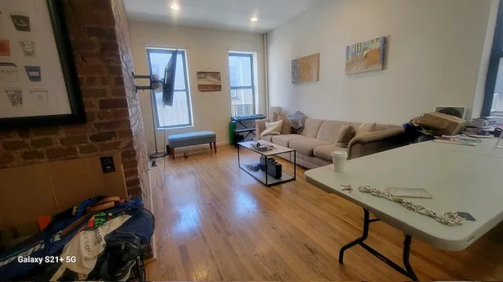 Rented by Chartwell Manhattan Realty | media 2