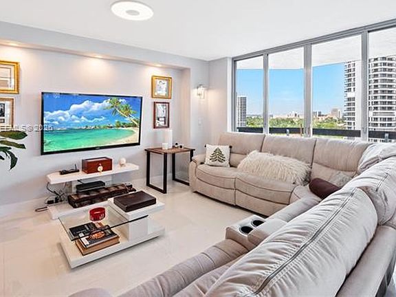 4th image of 3600 Mystic Pointe Dr APT 1212