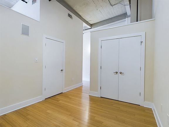 5th image of 815 Perry St APT 210