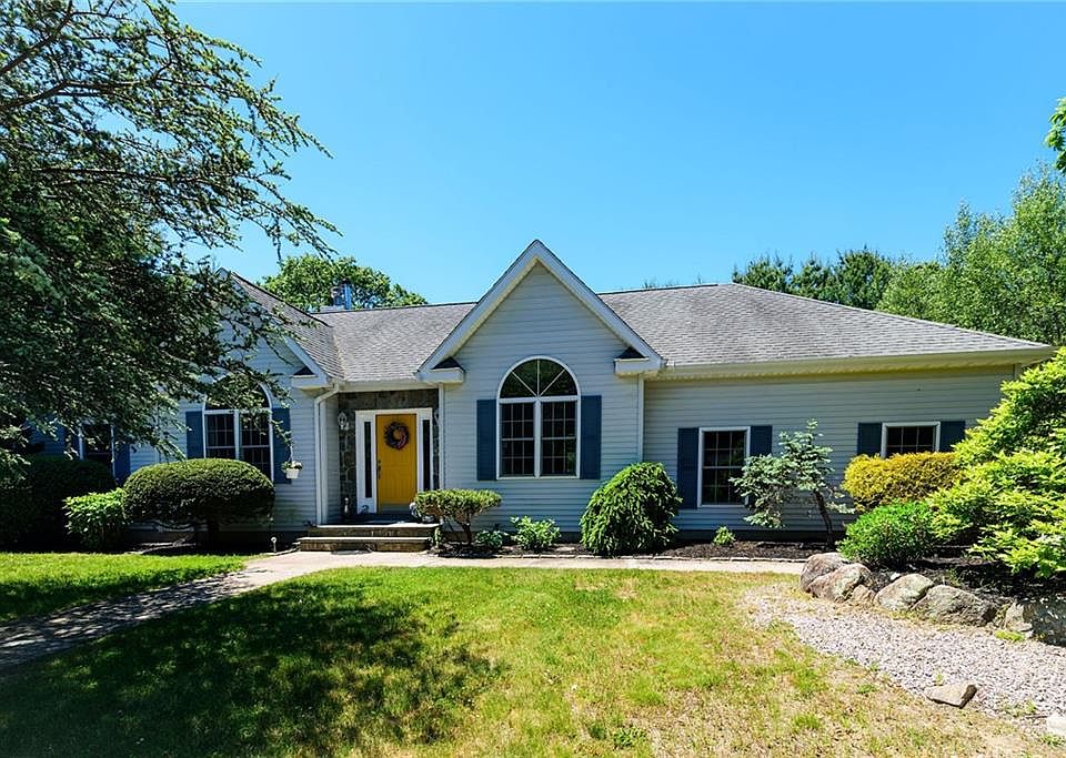 1st image of 2 Evergreen Ln