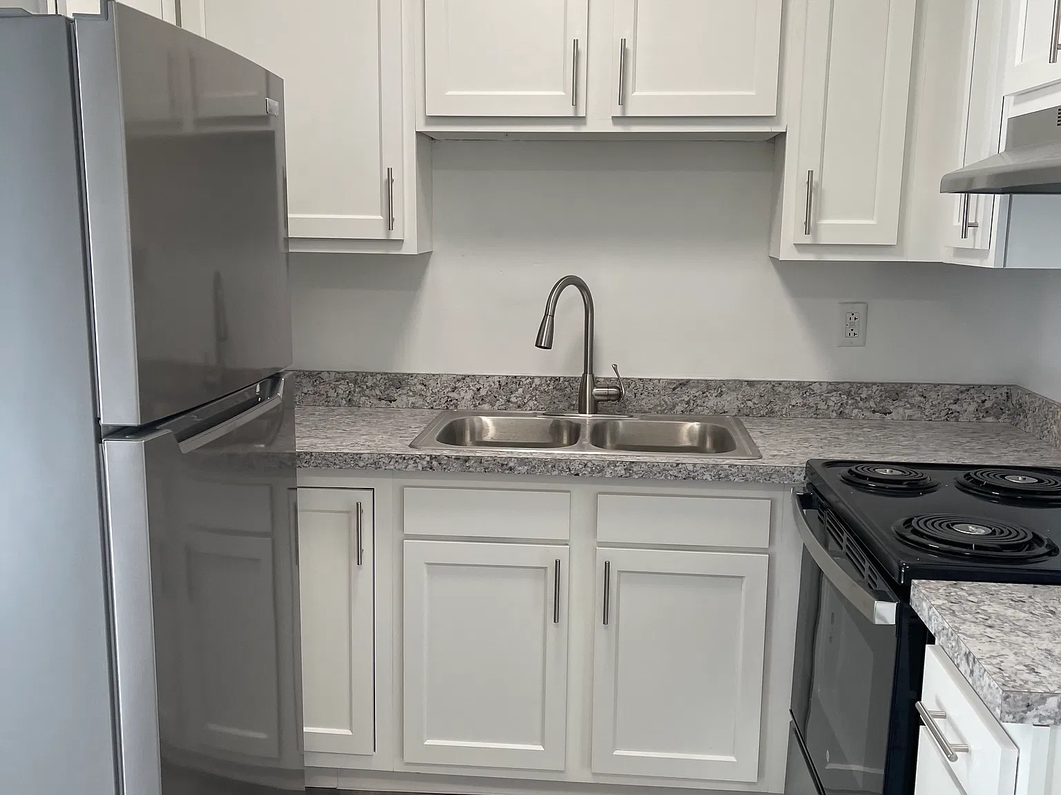 2 bed, 945 sqft, $875 — Photo 2