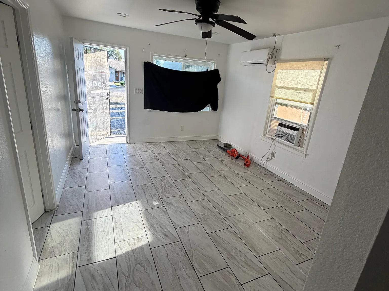 2 bed, 950 sqft, $1,600 — Photo 2