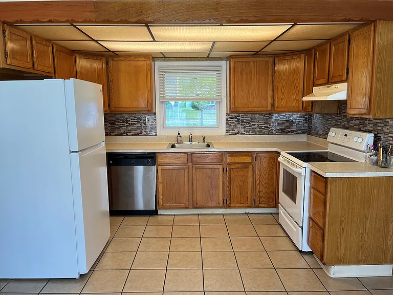 30 Hinsdale Ln — Photo 6
