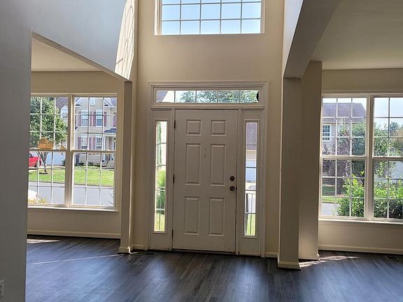 5th image of 281 Parker Pl